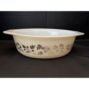 Vintage Pyrex Golden Acorn 1 1/2Qt 1960’s Casserole Baking Dish no.43